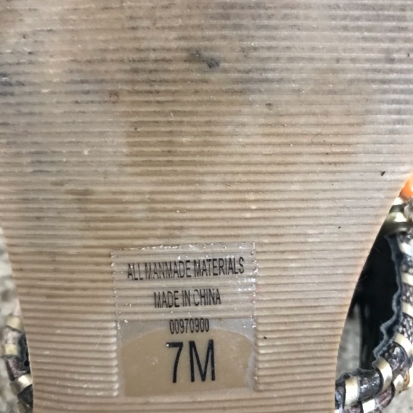 Bogo Sandler by Shi size 7 gold accents - Picture 3 of 4